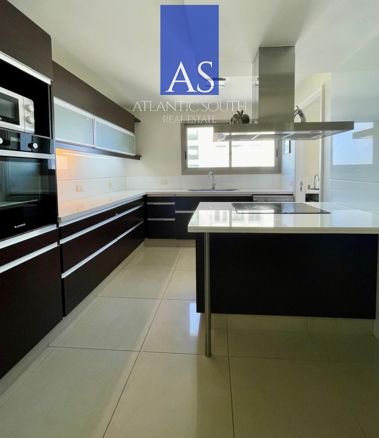 Apartamento ID.4343 - Apartamento de 3 dormitorios mas servicio primera linea playa brava 