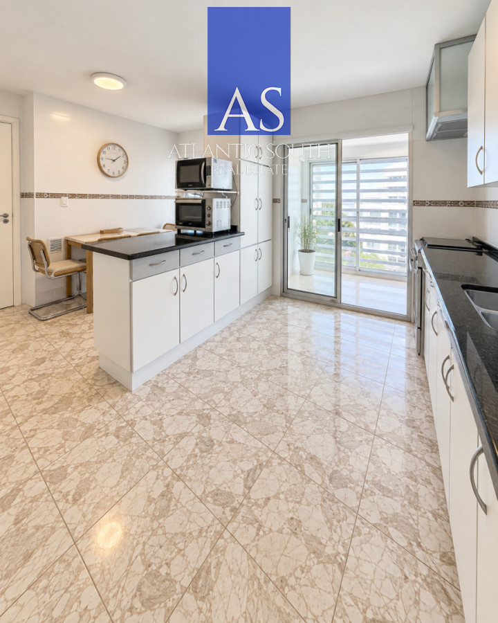 Apartamento ID.5117 - Apartamento en venta y alquiler, frente al mar, primera linea mansa, Punta del Este