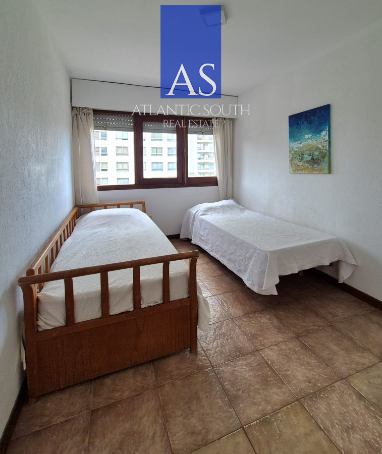 Apartamento ID.3041 - Apartamento 2 dormitorios parrillero propio estufa a leña terraza cochera excelente zona Punta del Este
