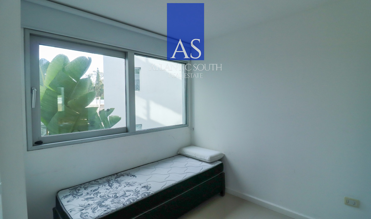Apartamento ID.3719 - Apartamento moderno de categoría 3 dormitorios+dependencia completa en primera linea al mar en Playa Mansa Pinares Punta del Este