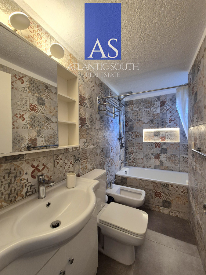 Apartamento ID.4324 - Apartamento reciclado de 3 dormitorios estufa a leña y parrillero propio próximo al mar Playa Mansa
