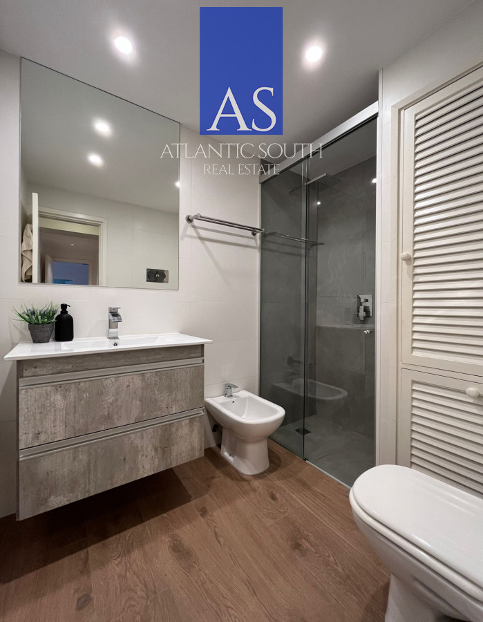 Apartamento ID.4127 - Apartamento de 2 dormitorios con vista al mar Playa Mansa , Punta del Este 