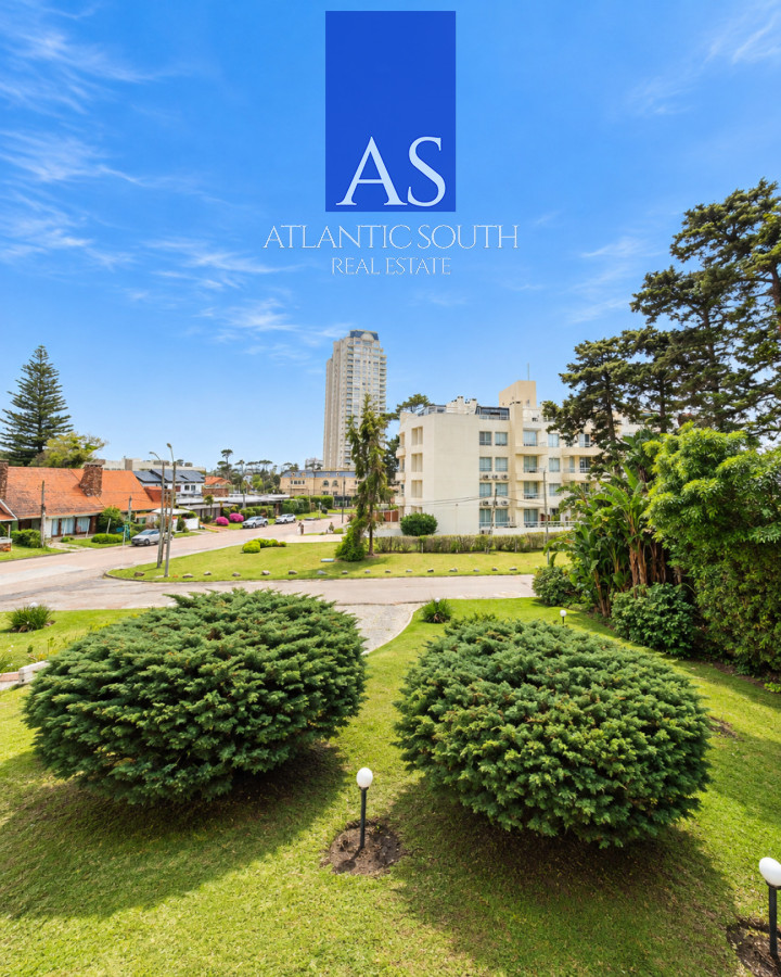 Apartamento ID.5136 - Apartamento 3 dormitorios con garage en Playa Mansa a 150 metros del mar