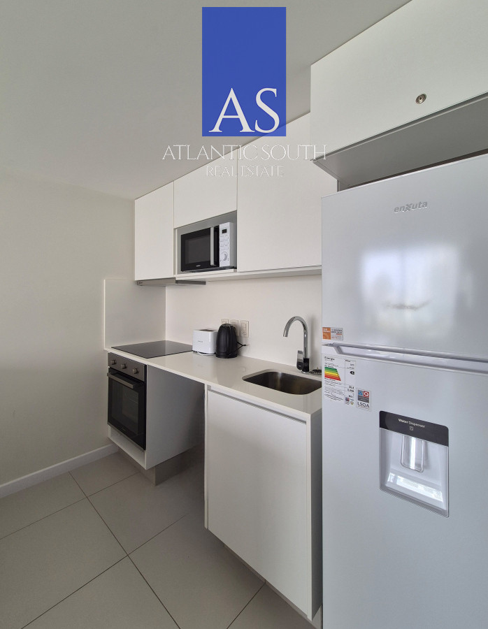 Apartamento ID.3942 - Apartamento a estrenar amoblado piso alto 1 dormitorio frente a Enjoy vista al mar terraza y garage Playa Mansa Punta del Este