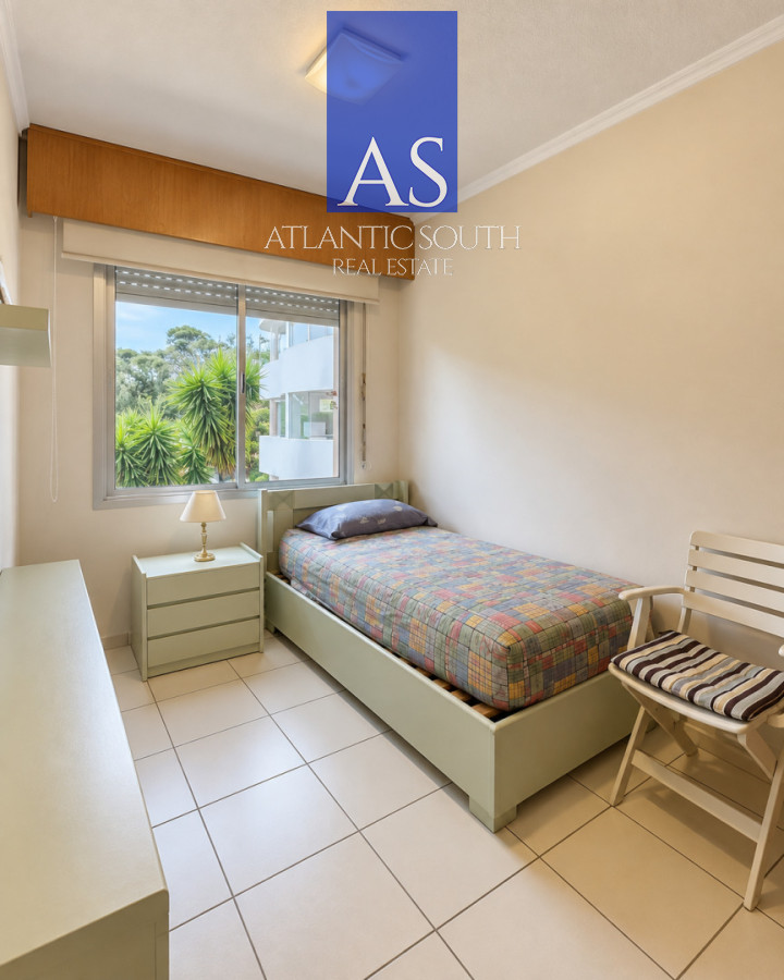 Apartamento ID.5136 - Apartamento 3 dormitorios con garage en Playa Mansa a 150 metros del mar