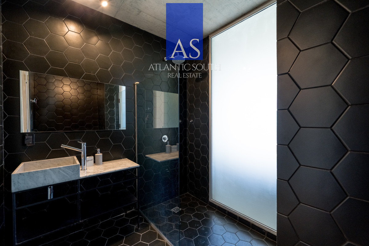 Apartamento ID.4411 - Planta de Categoría apartamento 3 dormitorios moderno con parrillero en Playa Mansa Punta del Este