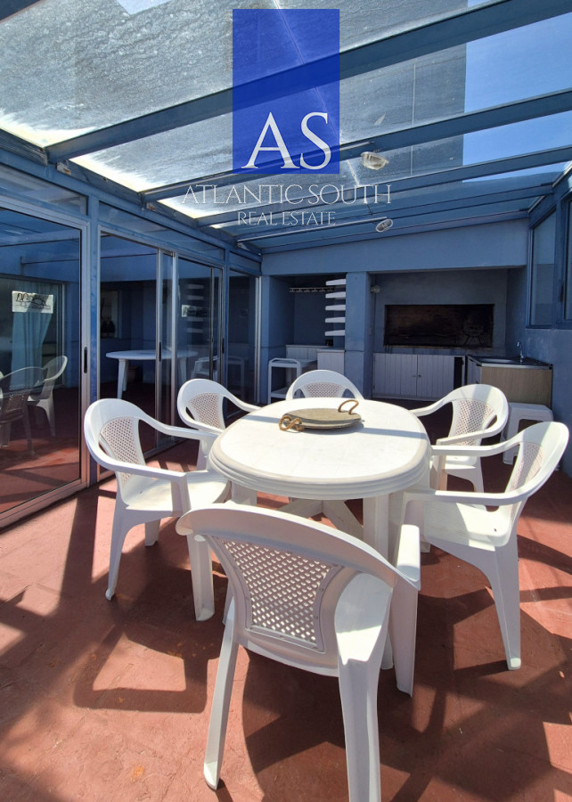 Apartamento ID.4565 - Oportunidad 3 dormitorios + servicio y gran terraza con parrillero propio en Playa Brava Punta del Este 
