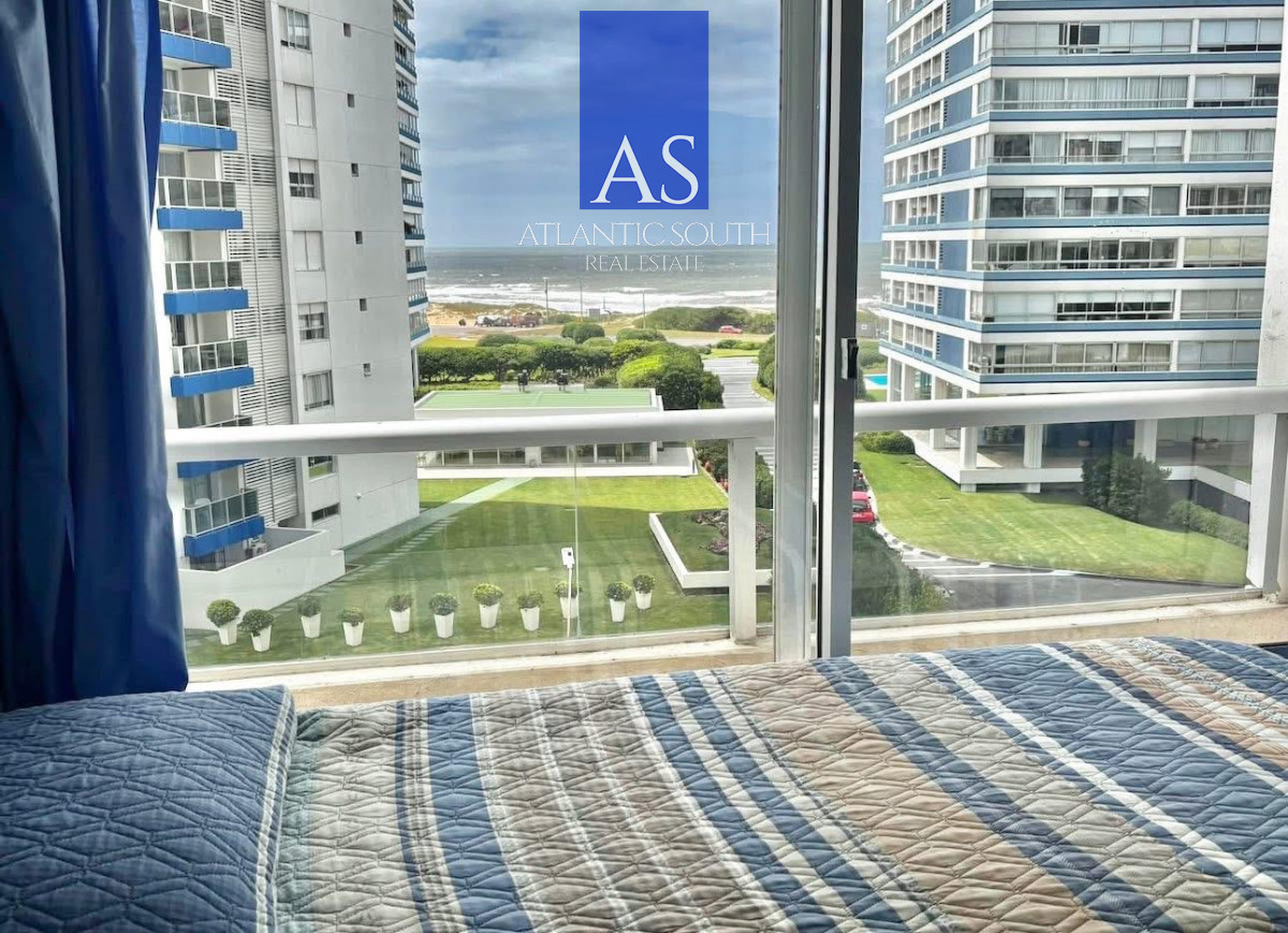 Apartamento ID.4187 - Oportunidad de 2 dormitorios + dependencia con vista a la Playa Brava 