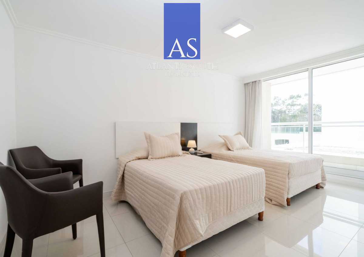 Apartamento ID.3690 - VENTA: APARTAMENTO 3 DORMITORIOS EDIFICIO CRUCEROS PLAYA MANSA