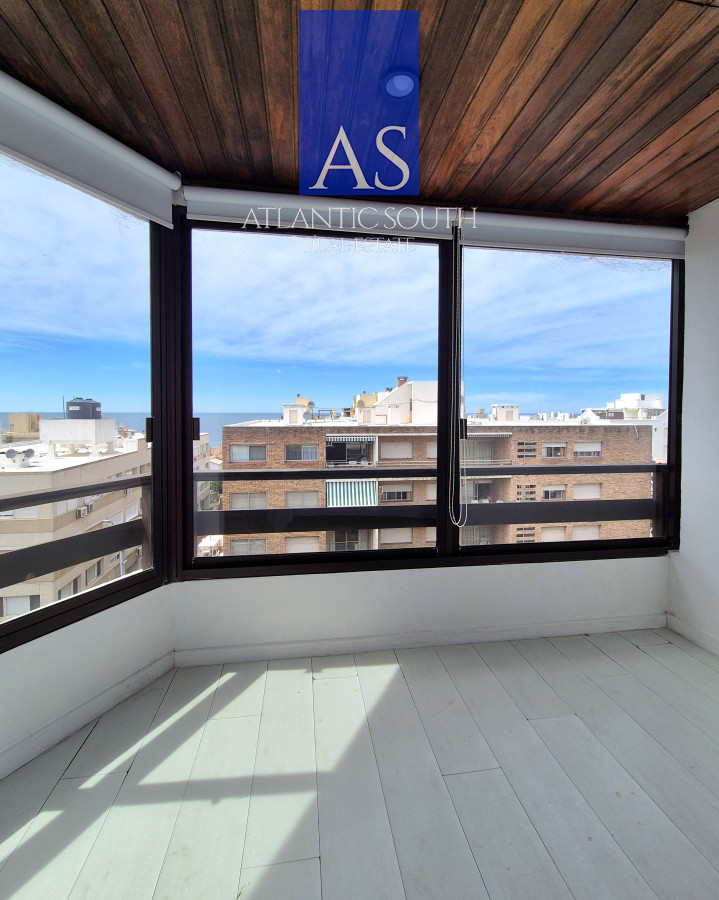 Apartamento ID.2968 - Oportunidad apartamento semi-reciclado 3 dormitorios 2 baños garage Península Punta del Este Duplex-Penthouse 