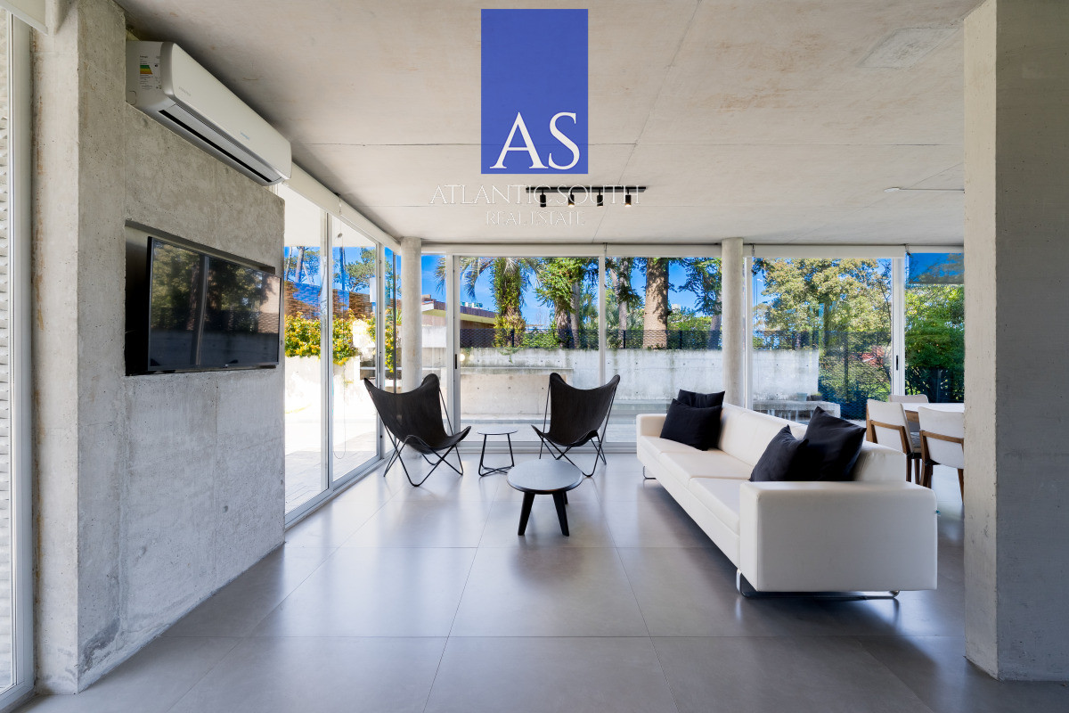 Apartamento ID.4411 - Planta de Categoría apartamento 3 dormitorios moderno con parrillero en Playa Mansa Punta del Este