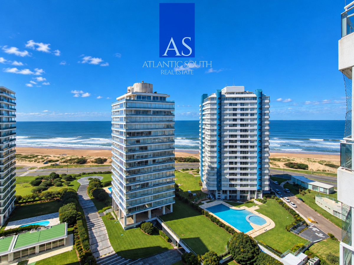 Apartamento 2 dormitorios + dependencia en piso alto con vista al mar - Playa Brava