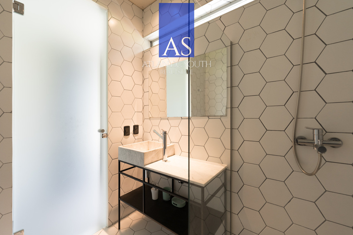 Apartamento ID.4411 - Planta de Categoría apartamento 3 dormitorios moderno con parrillero en Playa Mansa Punta del Este