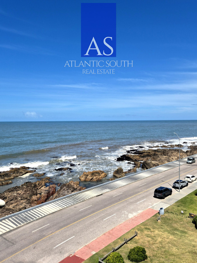 Apartamento ID.4565 - Oportunidad 3 dormitorios + servicio y gran terraza con parrillero propio en Playa Brava Punta del Este 