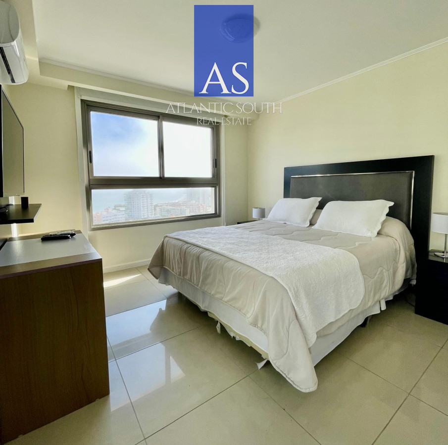 Apartamento ID.4343 - Apartamento de 3 dormitorios mas servicio primera linea playa brava 