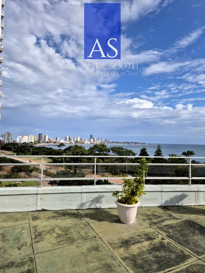 Apartamento ID.4635 - Apartamento reciclado frente al mar Playa Mansa 3 dormitorios terraza con barbacoa uso exclusivo y vista el mar Punta del Este