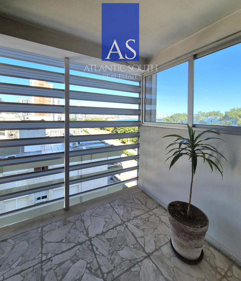 Apartamento ID.4078 - Planta de categoría 3 dormitorios + dependencia completa parrillero propio frente al mar parada 7 Playa Mansa Edificio Imarangatú