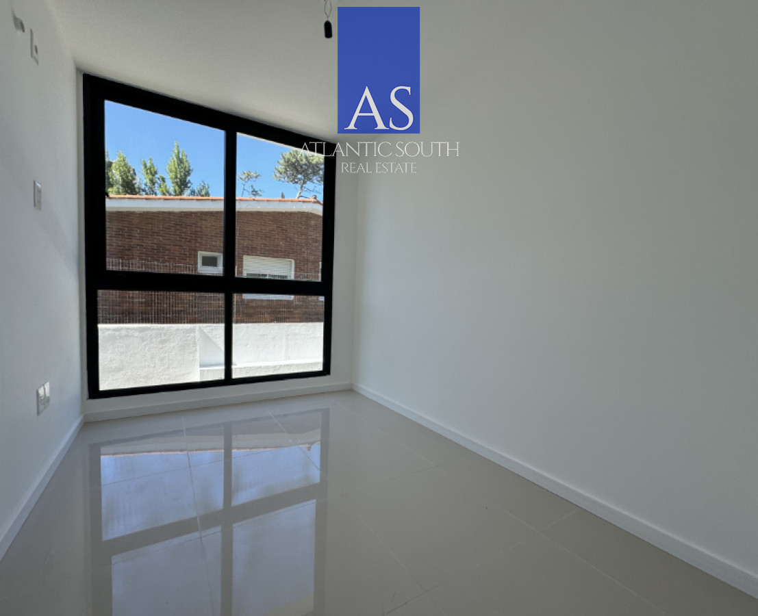 Apartamento ID.4007 - Apartamento 3 dormitorios con parrillero a estrenar cercano al mar Playa Mansa Punta del este