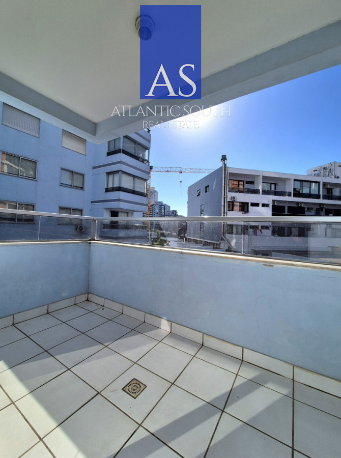 Apartamento ID.4830 - Apartamento de 1 dormitorio terraza cochera cerca del mar Mansa Brava Punta del Este