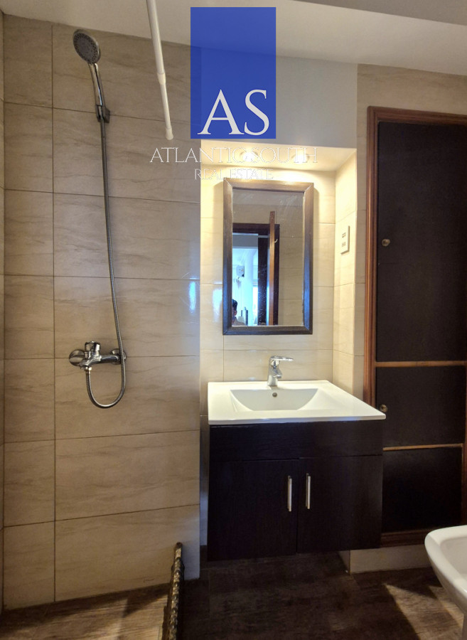 Apartamento ID.4635 - Apartamento reciclado frente al mar Playa Mansa 3 dormitorios terraza con barbacoa uso exclusivo y vista el mar Punta del Este
