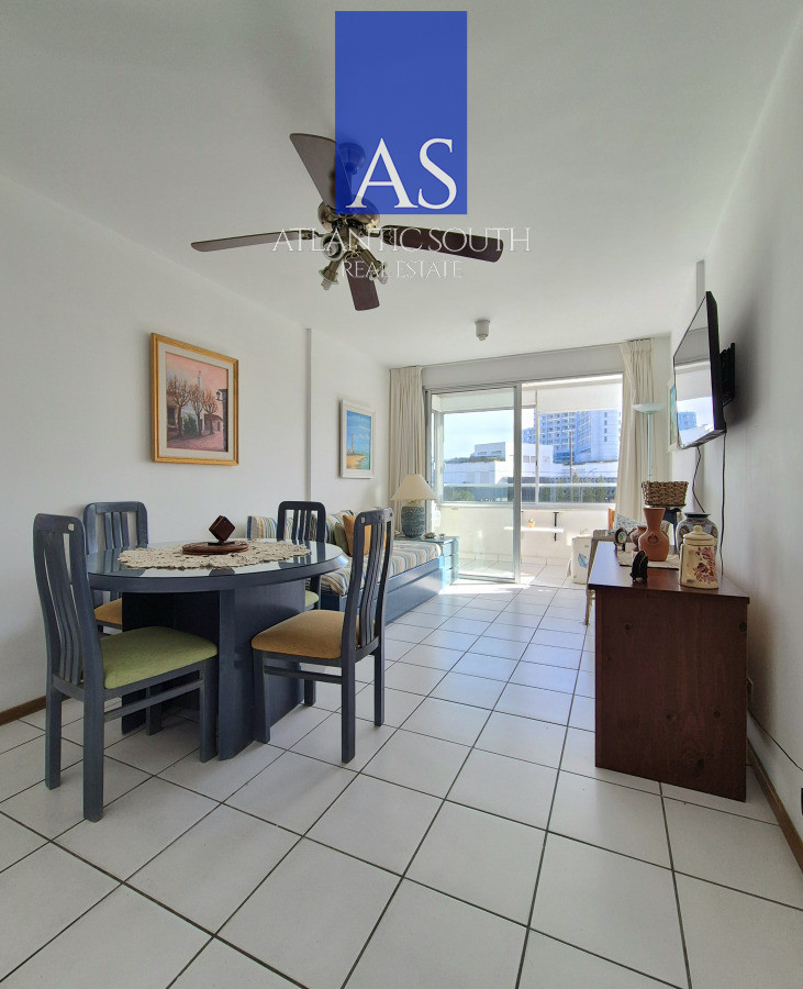 Apartamento ID.4417 - Apartamento 1 dormitorio en venta vista parcial al Mar terraza y cochera Playa Mansa Punta del Este