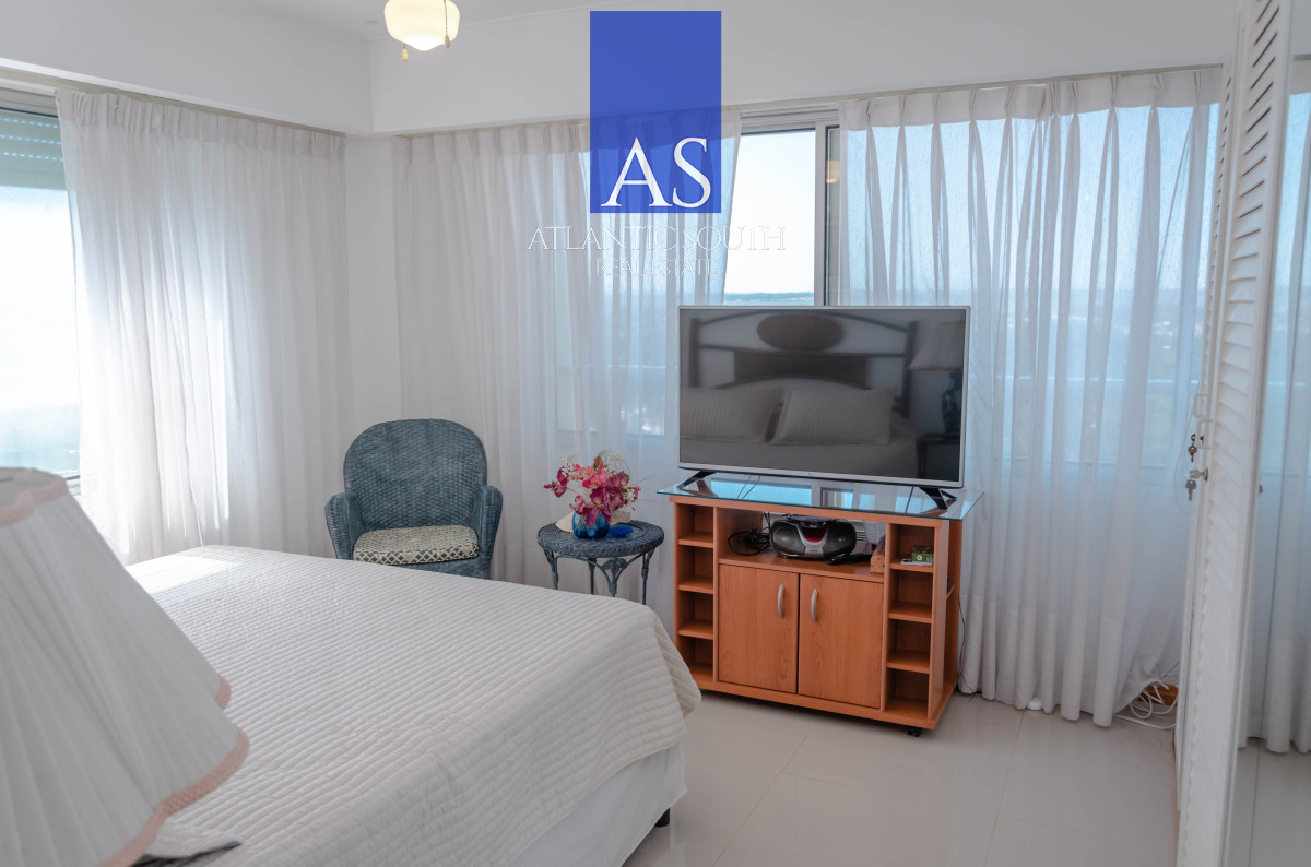 Apartamento ID.4142 - Apartamento de 2 dormitorios con vista al mar Punta del Este 