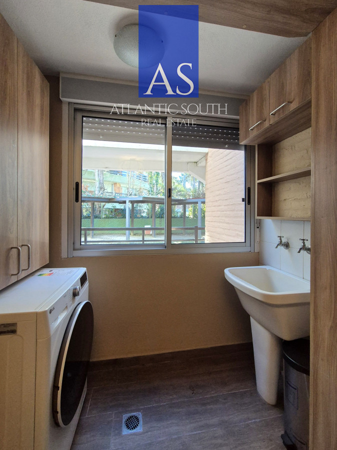 Apartamento ID.4324 - Apartamento reciclado de 3 dormitorios estufa a leña y parrillero propio próximo al mar Playa Mansa