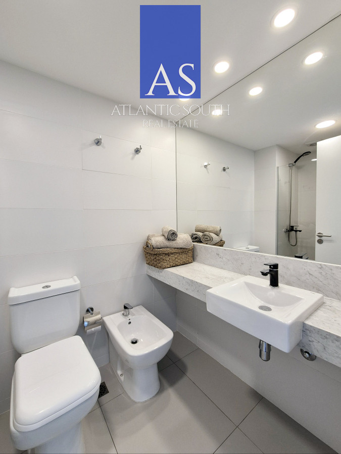 Apartamento ID.3940 - Apartamento de 1 Dormitorio en Parada 4 de Playa Mansa | Frente al COnrad
