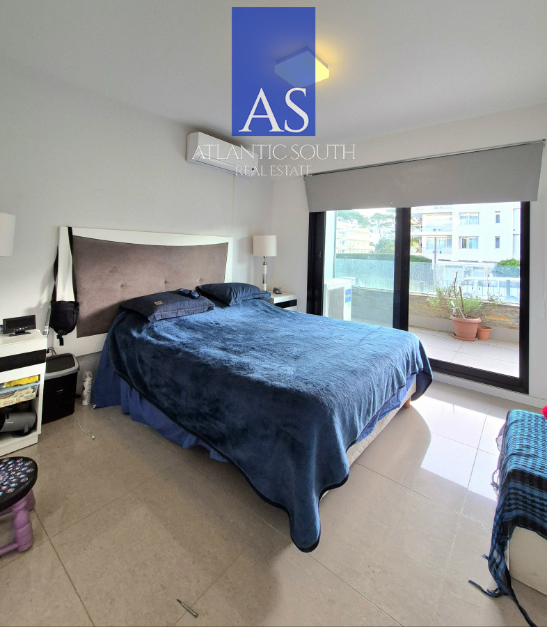 Apartamento ID.4125 - Oportunidad Apartamento 2 dormitorios moderno gran terraza cochera piscina Playa Mansa Punta del Este