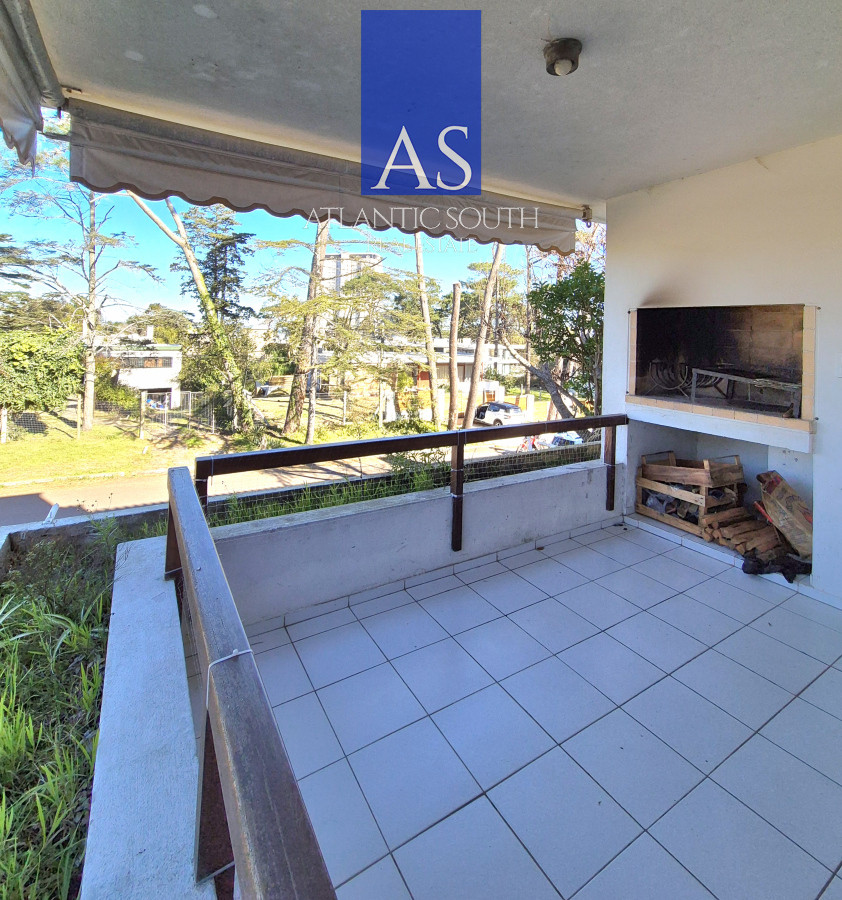 Apartamento ID.4324 - Apartamento reciclado de 3 dormitorios estufa a leña y parrillero propio próximo al mar Playa Mansa