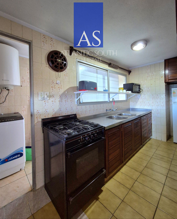 Apartamento ID.4195 - Apartamento 2 dormitorios Vista infinita al mar primera línea con estufa a leña esquinero al oeste garage Playa Mansa Punta del Este