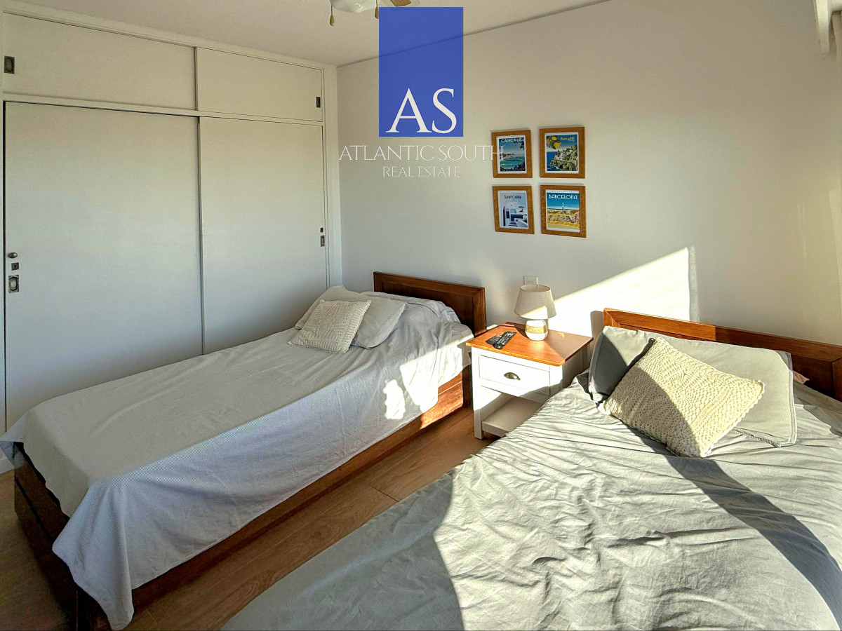 Apartamento ID.4127 - Apartamento de 2 dormitorios con vista al mar Playa Mansa , Punta del Este 