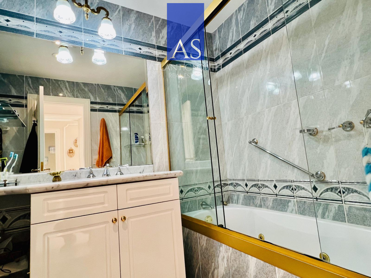 Apartamento ID.3574 - Apartamento de 3 dormitorios en primera linea Playa Mansa , Punta del Este