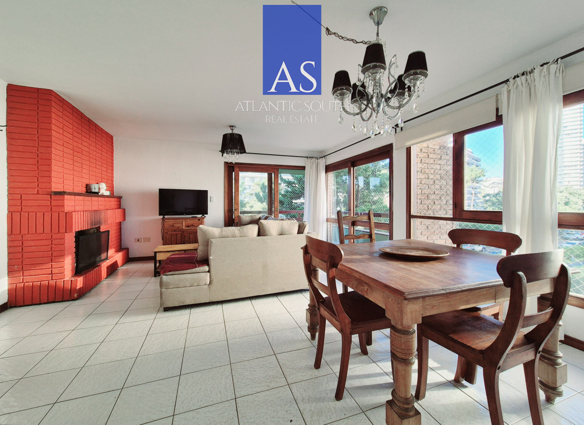 Apartamento ID.3041 - Apartamento 2 dormitorios parrillero propio estufa a leña terraza cochera excelente zona Punta del Este