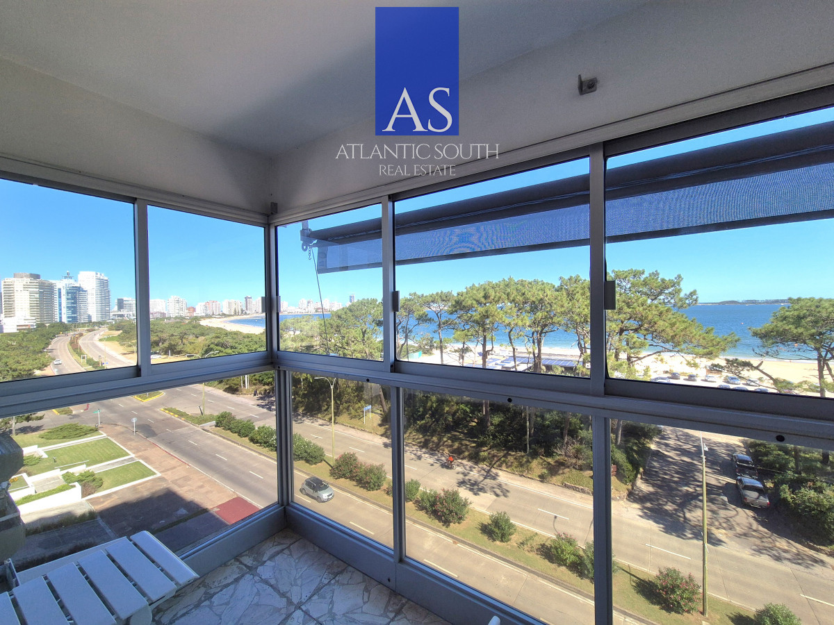 Apartamento ID.4078 - Planta de categoría 3 dormitorios + dependencia completa parrillero propio frente al mar parada 7 Playa Mansa Edificio Imarangatú