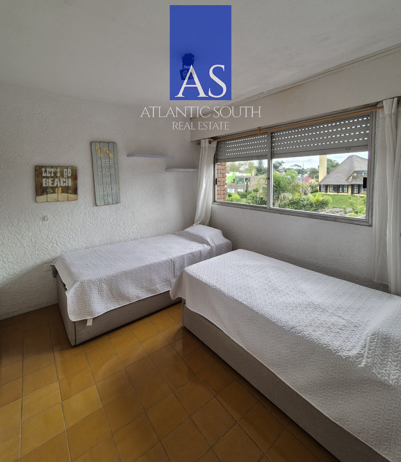 Apartamento ID.3695 - Alquiler anual  2 dormitorios terraza cochera primera linea Playa Mansa