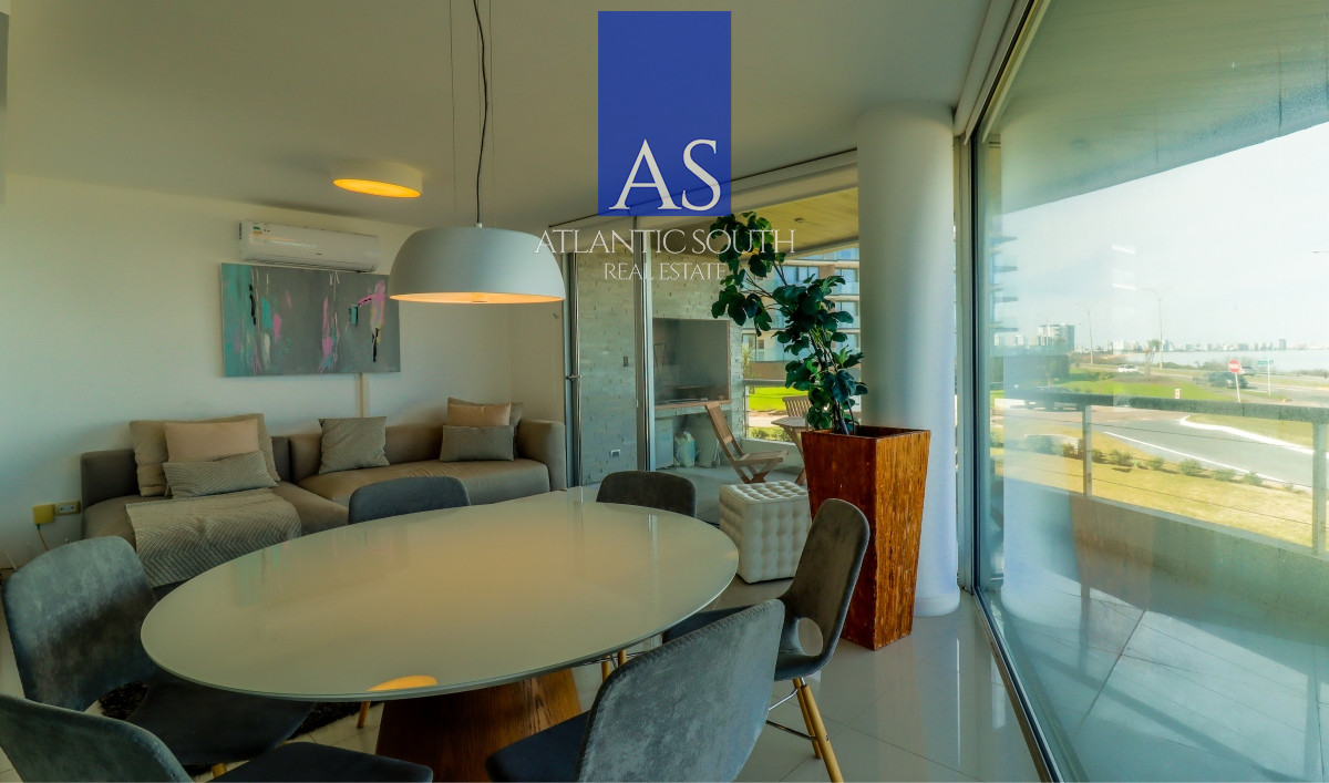 Apartamento ID.3719 - Apartamento moderno de categoría 3 dormitorios+dependencia completa en primera linea al mar en Playa Mansa Pinares Punta del Este