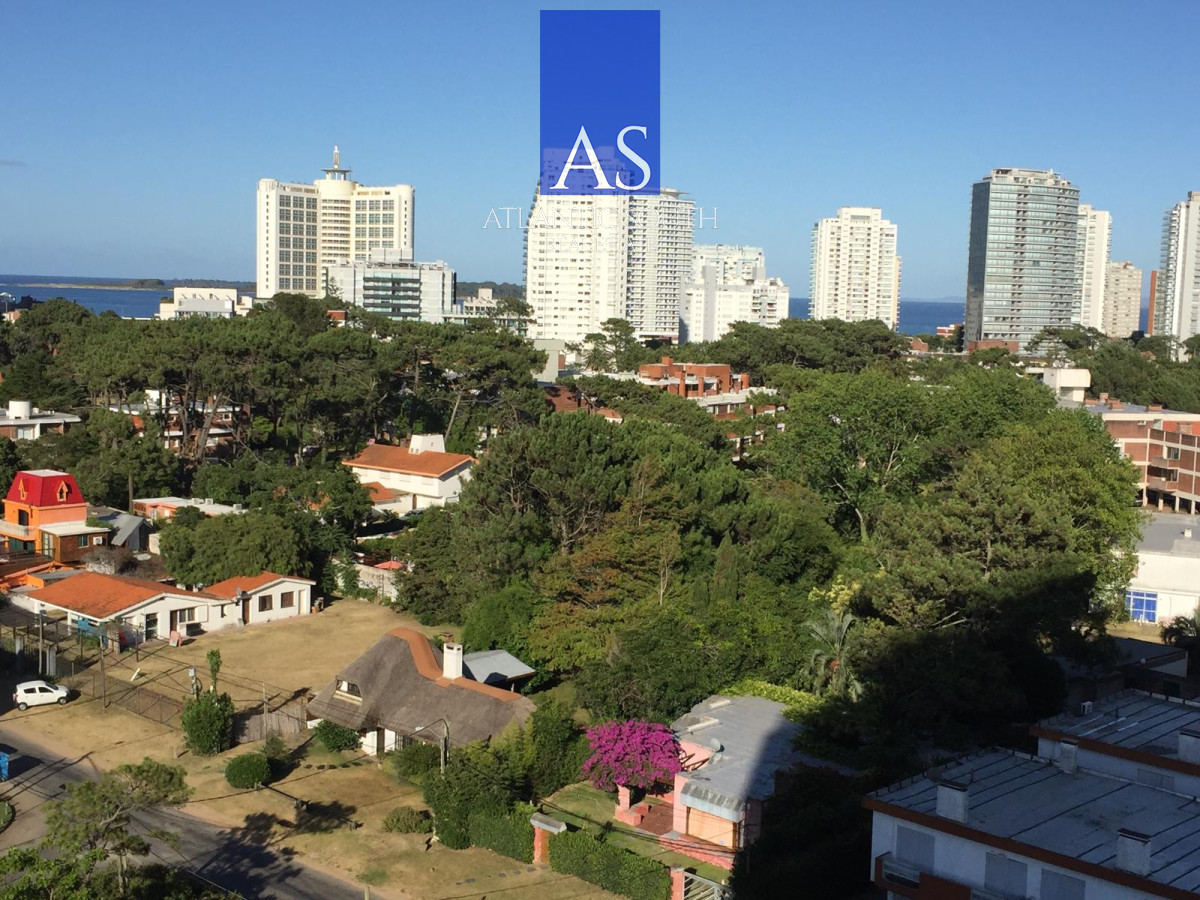 Apartamento ID.3682 - Apartamento 2 domritorios moderno en piso alto con excelentes servicios Playa Brava Punta del Este