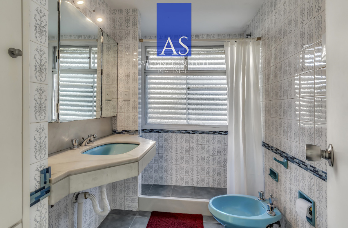Apartamento ID.4844 - Planta de categoría 3 dormitorios + dependencia parrillero propio frente al mar Punta del Este 