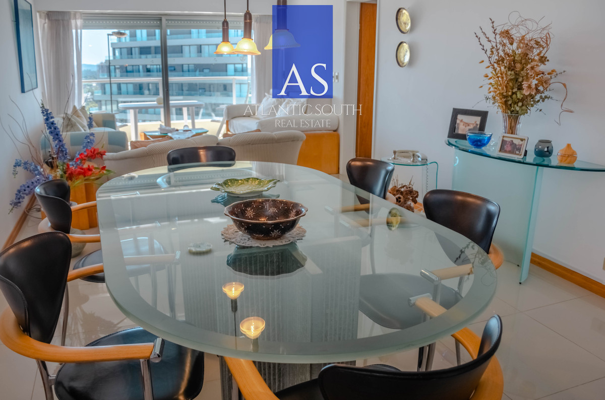 Apartamento ID.4142 - Apartamento de 2 dormitorios con vista al mar Punta del Este 