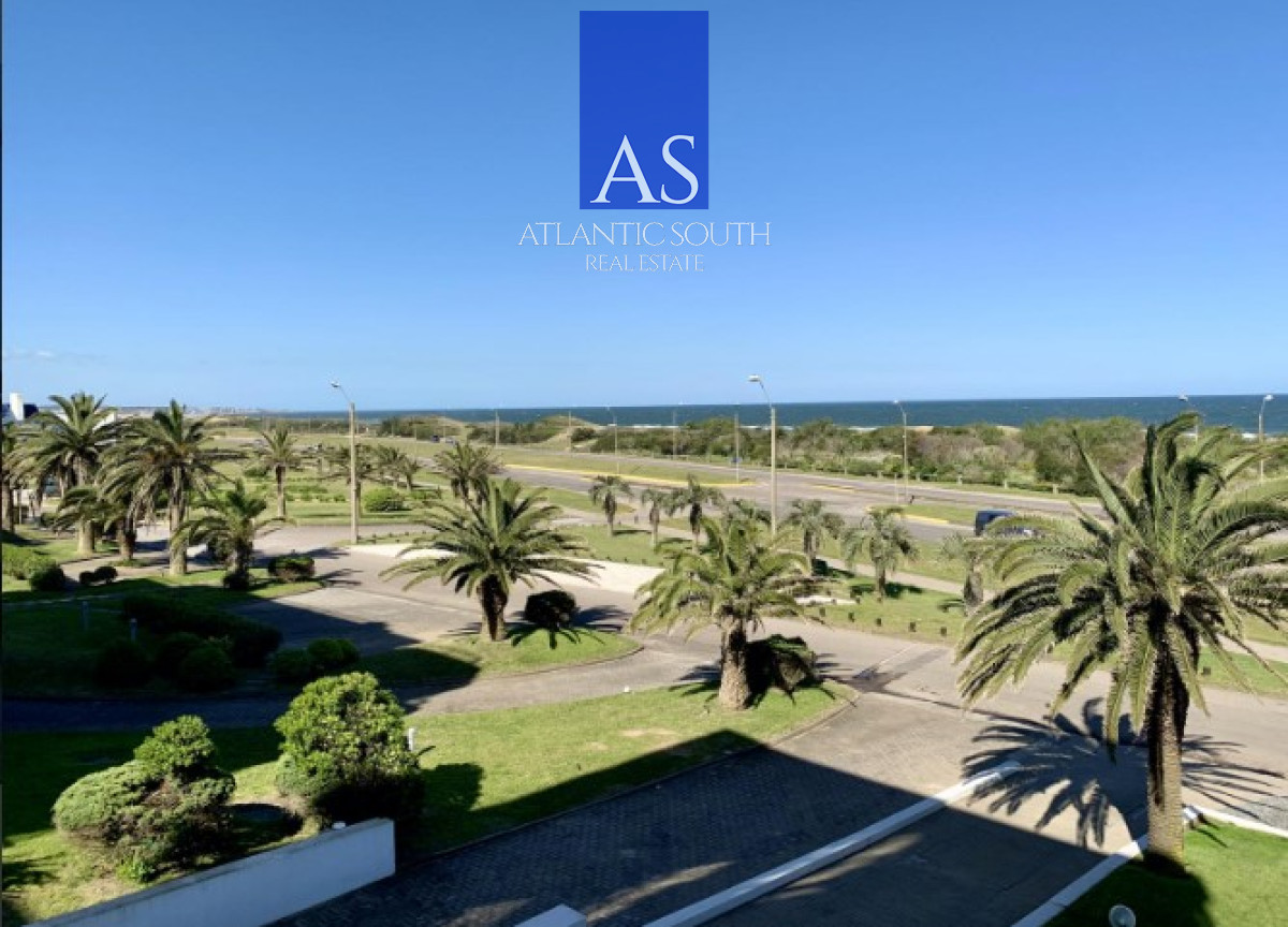 Apartamento ID.3998 - Apartamento de 2 dormitorios con vista al mar Primera Linea Playa Brava 