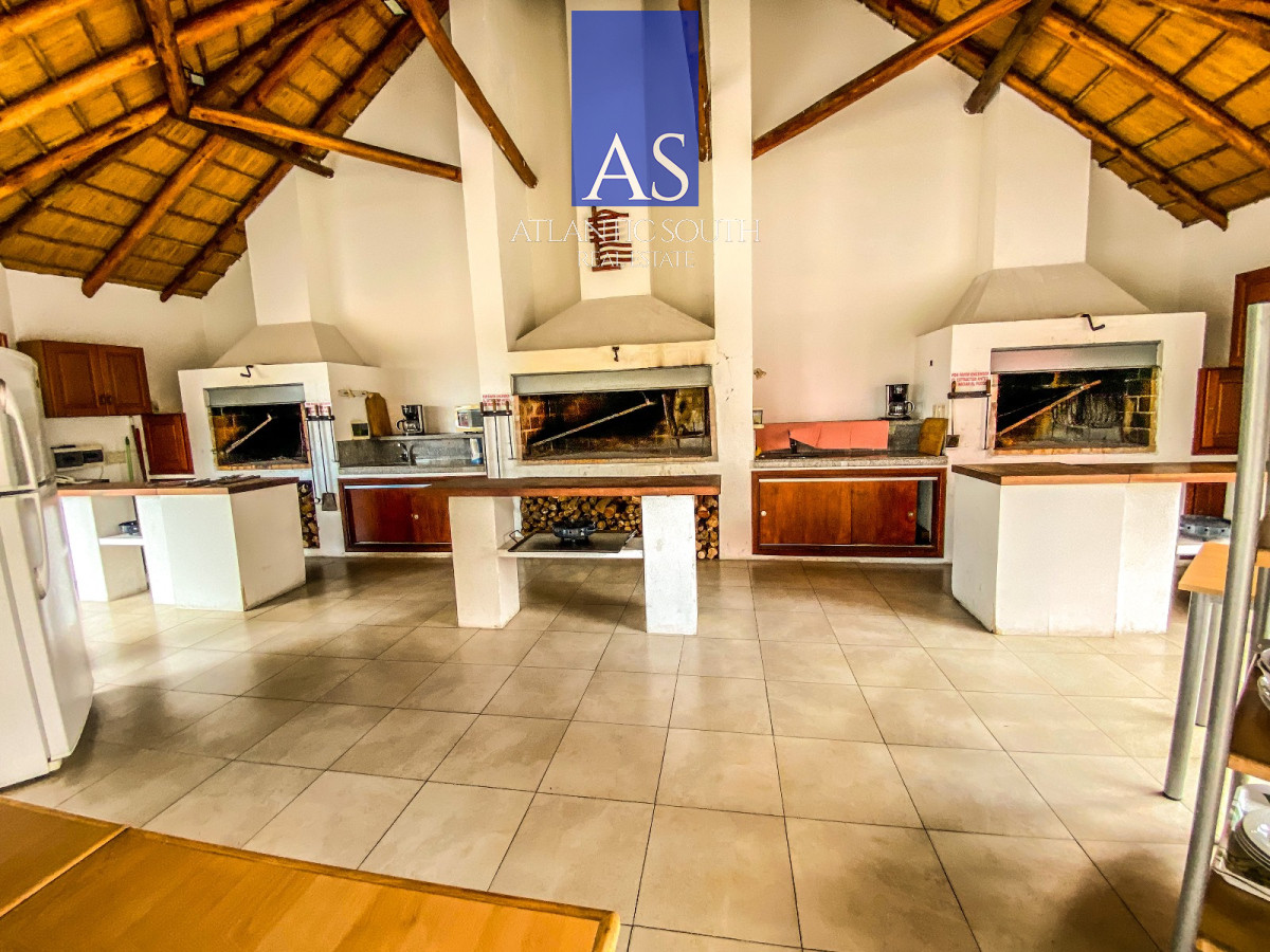 Apartamento ID.4308 - Apartamento de 3 dormitorios con servicios Playa Brava 