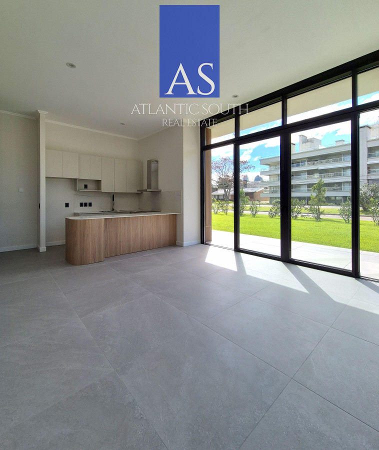 Apartamento ID.4376 - Apartamento tipo casa de 2 dormitorios a estrenar con gran terraza y jardín Playa Mansa Punta del Este