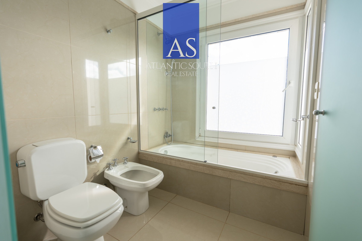 Apartamento ID.5184 - Apartamento de 2 dormitorios en complejo privado Playa Mansa 
