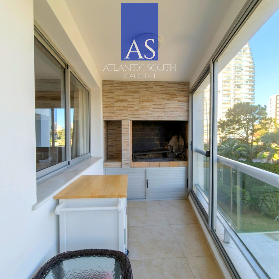 Apartamento ID.4620 - Apartamento Reciclado de 3 Dormitorios con Parrillero en Playa Mansa Punta del Este