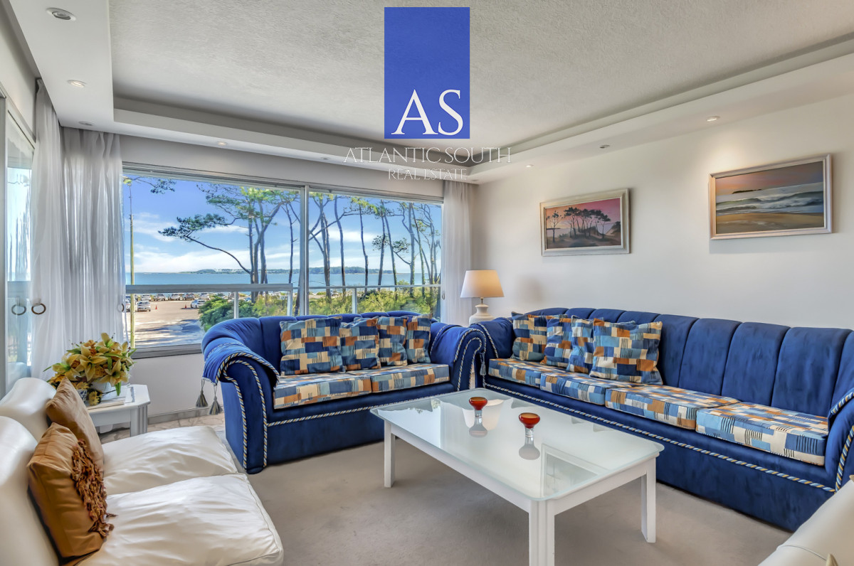 Apartamento ID.4844 - Planta de categoría 3 dormitorios + dependencia parrillero propio frente al mar Punta del Este 