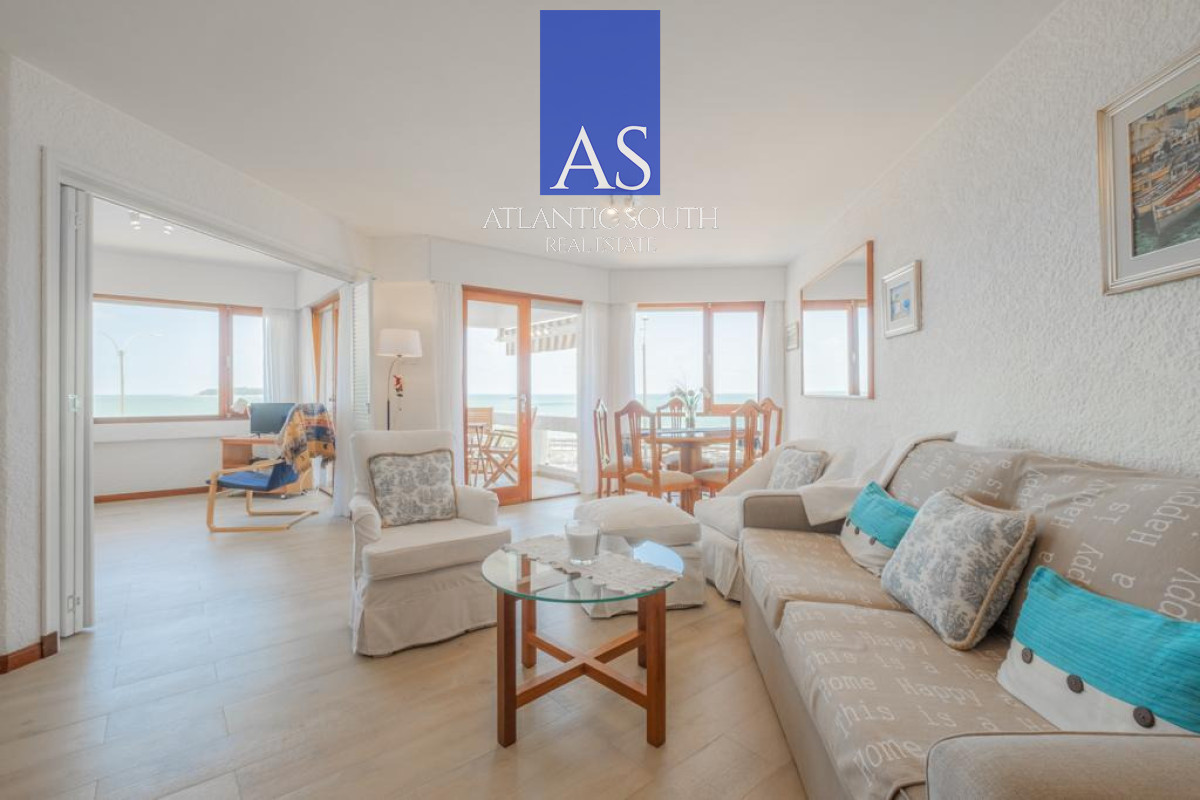 Apartamento ID.4512 - Apartamento reciclado de 2 dormitorios en primera línea de Playa Mansa con vista panorámica al mar