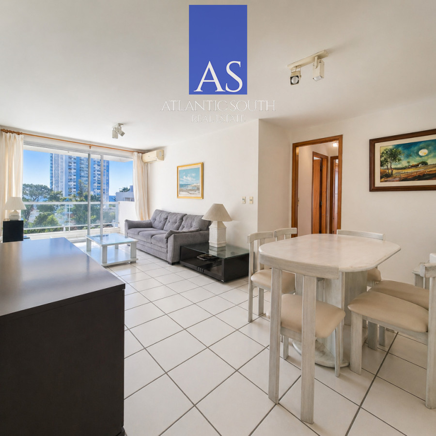Apartamento ID.4735 - Apartamento de 2 Dormitorios con Terraza y cochera en Playa Mansa Punta del Este