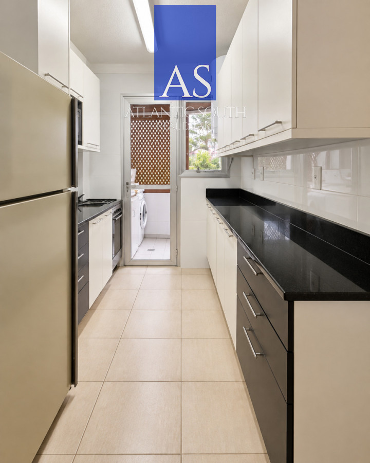 Apartamento ID.5136 - Apartamento 3 dormitorios con garage en Playa Mansa a 150 metros del mar