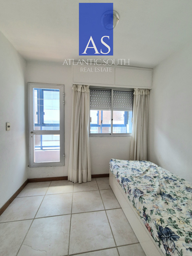 Apartamento ID.4565 - Oportunidad 3 dormitorios + servicio y gran terraza con parrillero propio en Playa Brava Punta del Este 